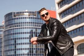 How to Wear a Biker Leather Jacket in Summer Without Overheating